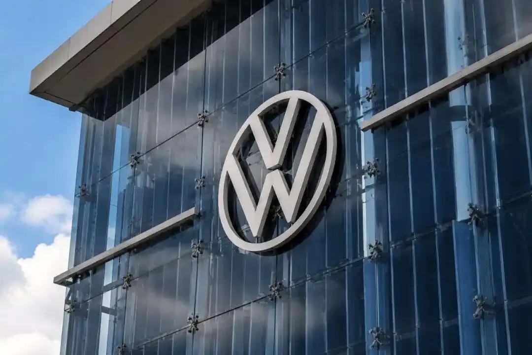 大众汽车“断腕求生”：关停四家德国工厂，押注转型突围！🚗🌪️

为应对全球市
