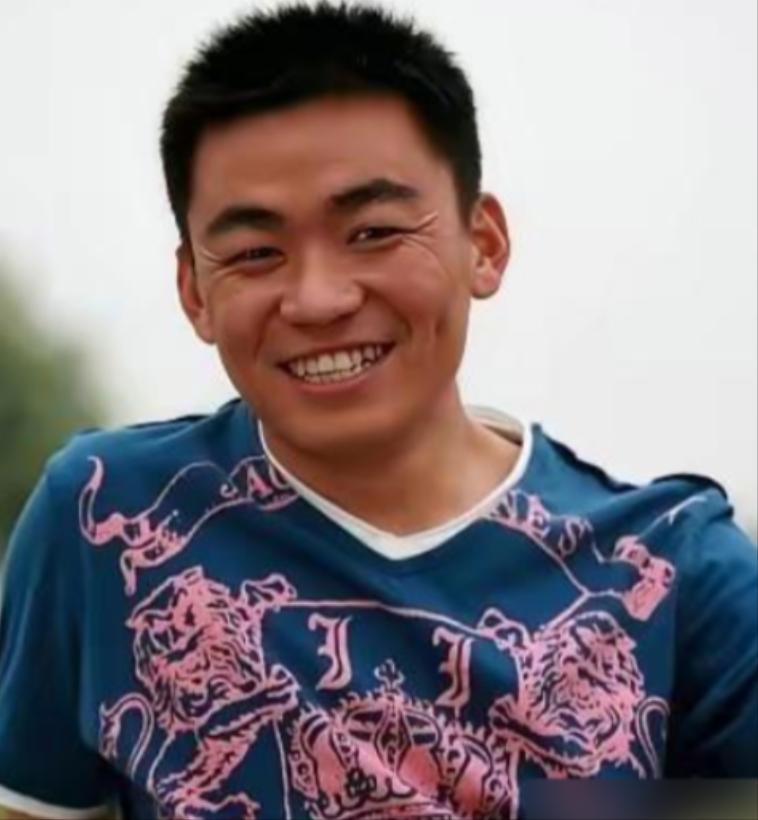 一次，郭德纲问王宝强：“听说你在少林寺练习过6年武术，那在现实中，你最多能打几个