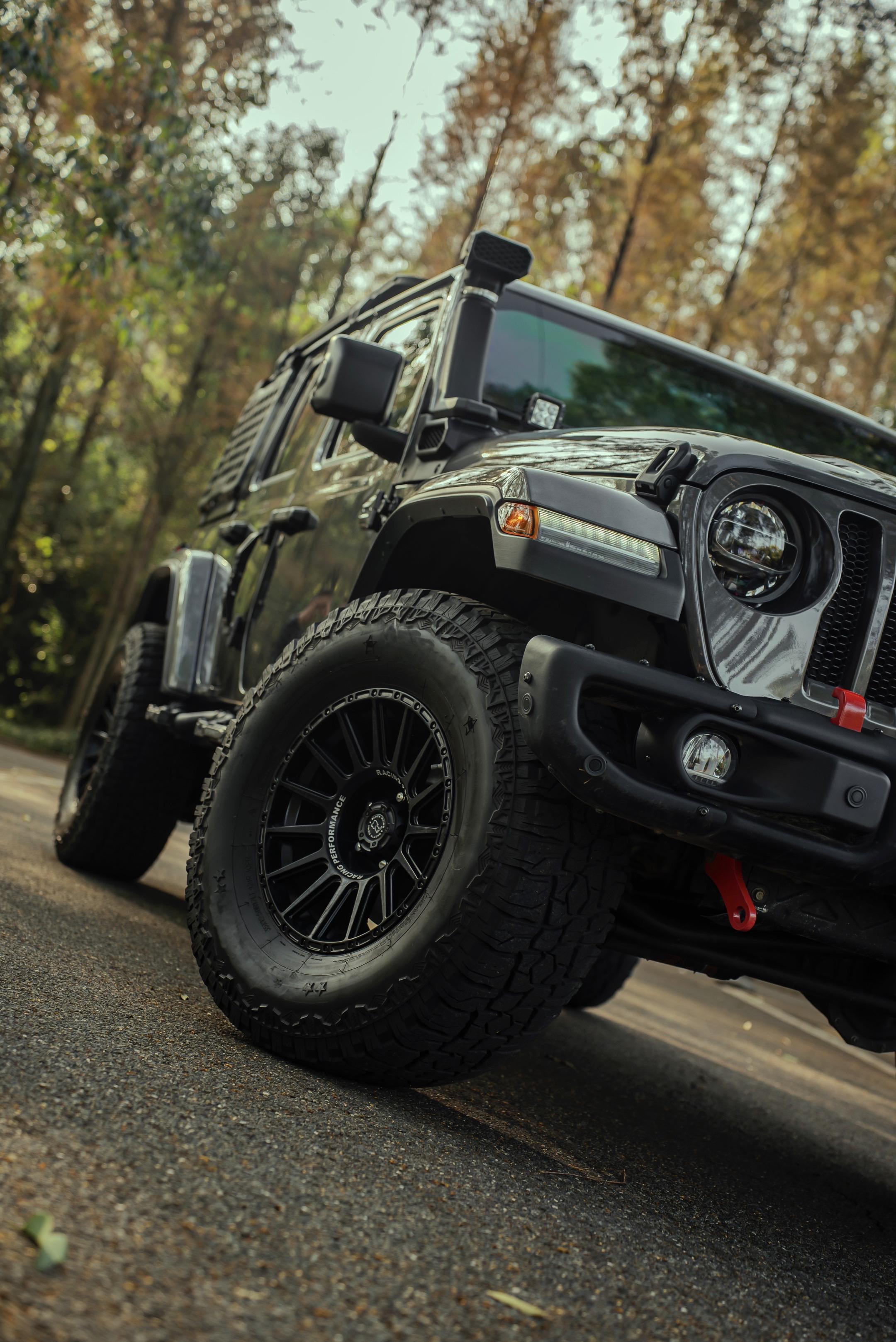 牧马人车主说说这个好还是更喜欢坦克300？