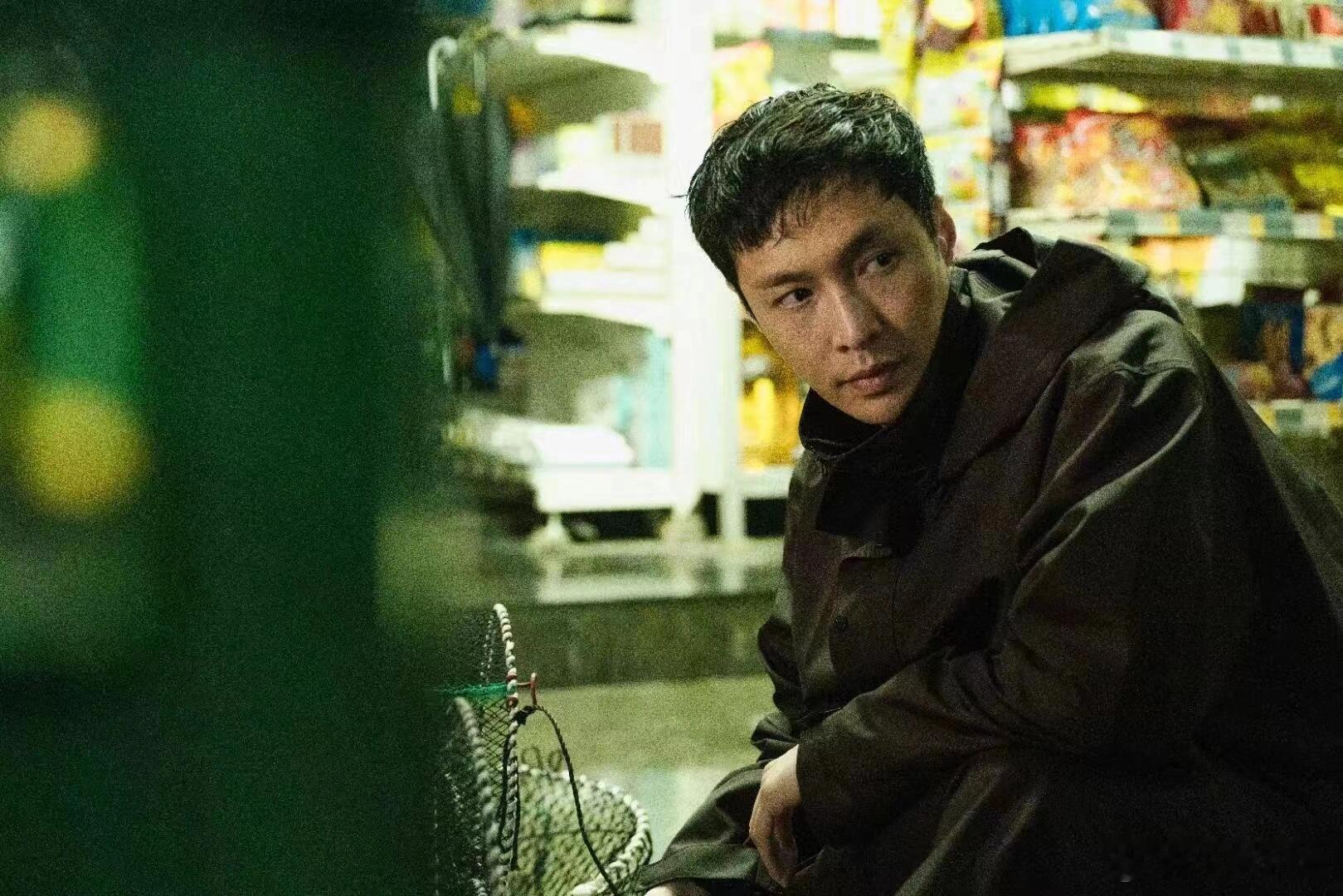 电影《黎明时分见》由舒淇，张艺兴，梁家辉领衔主演，2023.5杀青，过去三年多了