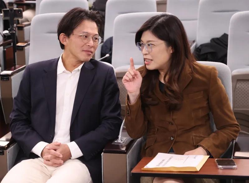 指赖清德严重缺乏政治安全感！郑丽文：忌惮的不是我与黄国昌“而是蔡英文”
适逢台湾