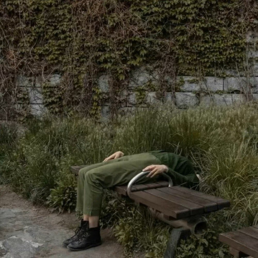 往前走，往前看，哪怕前途一片迷茫，哪怕只是凭着惯性继续往前走—总有一天会在自己漫