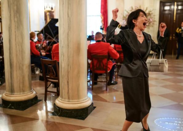 日本人开始怀念石破茂了，他们现在终于领悟到，石破茂当初访美，是多么有尊严了。
看