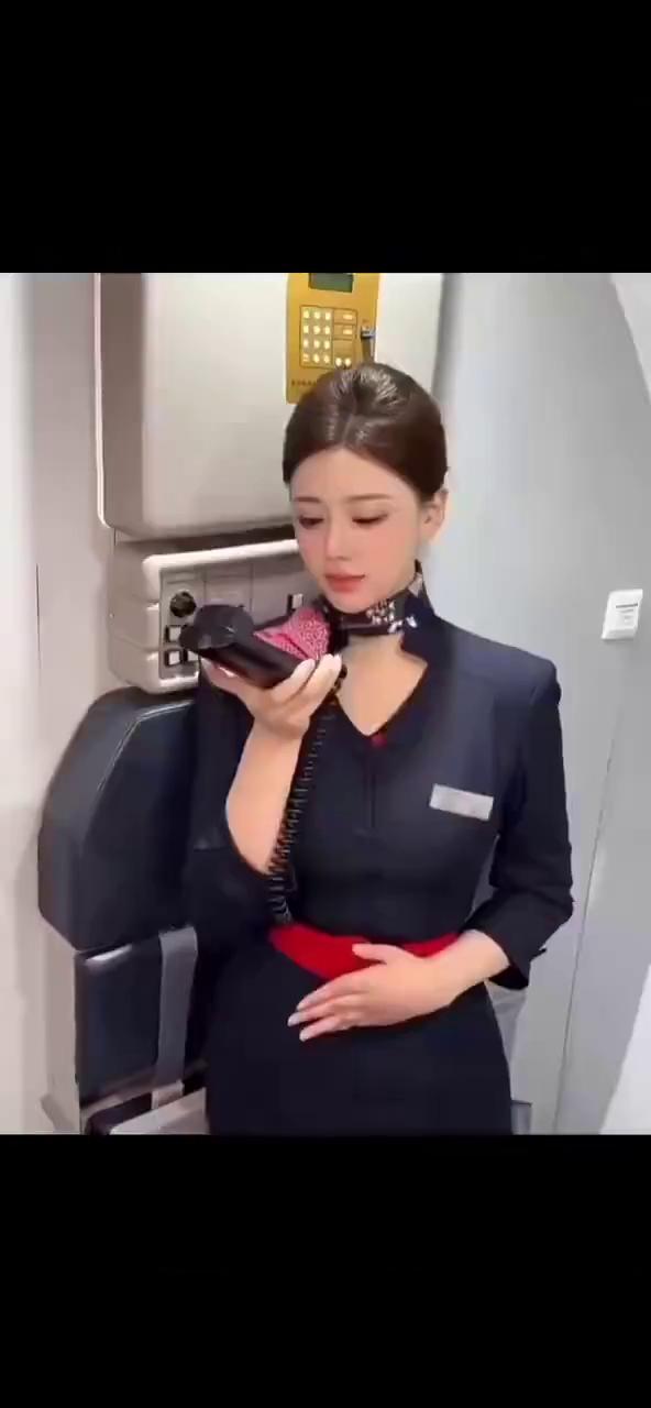 别被空姐制服骗了，人后的她可能是这样的。