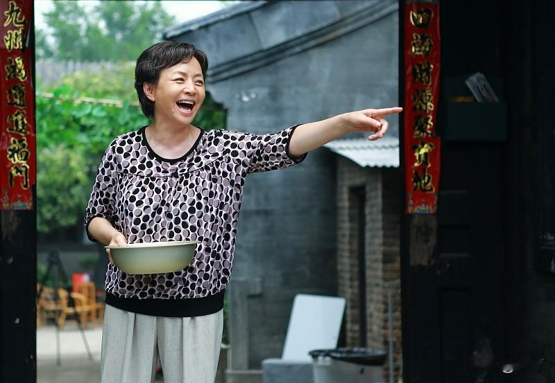刷到有人出下联求上联，“高高兴兴过日子”，盯着琢磨了快十分钟，翻了好多网友的投稿