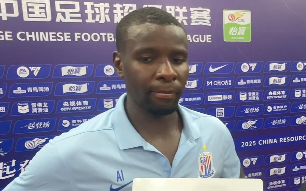 前申花爆料斯卢茨基在他还没有完全恢复的情况下就要自己上场！不上场斯卢茨基就会不开