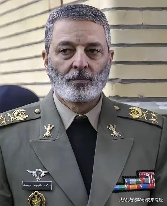 刚刷看完央视新闻，消息已经炸了——伊朗武装部队总参谋长阿卜杜勒拉希姆·穆萨维，确