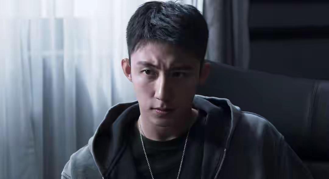 我总以为《罚罪》的编剧对于传统的家族祠堂文化是不懂的。
小燕一句话就把刘天也，秦