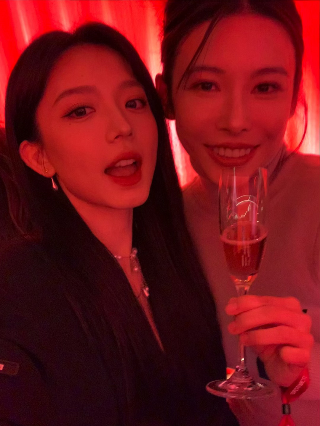 嘿嘿看到了好多好多好多美女 