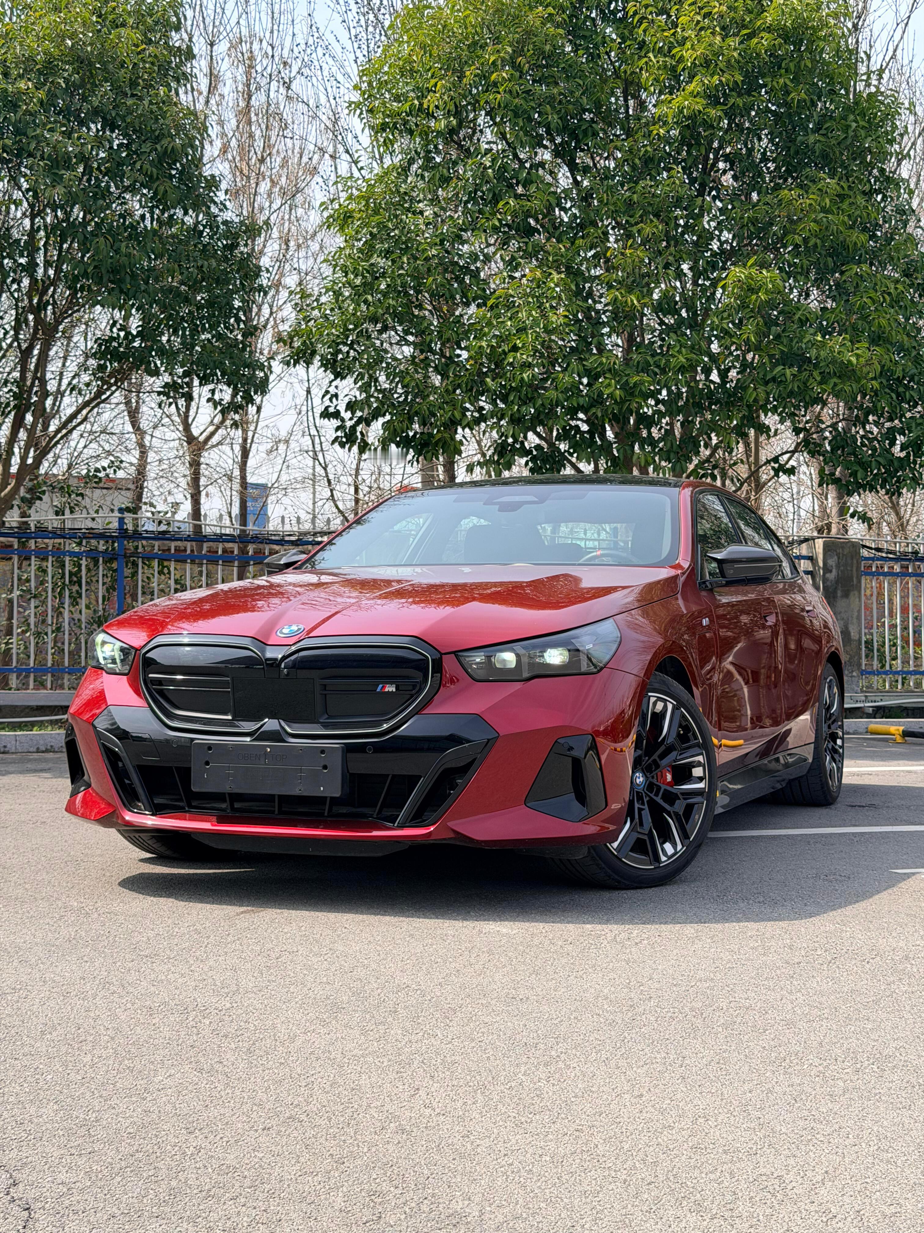 i5 M60，底盘超级不错但是纯电高性能车的乐趣我还有点感知不到，当然是我的问题