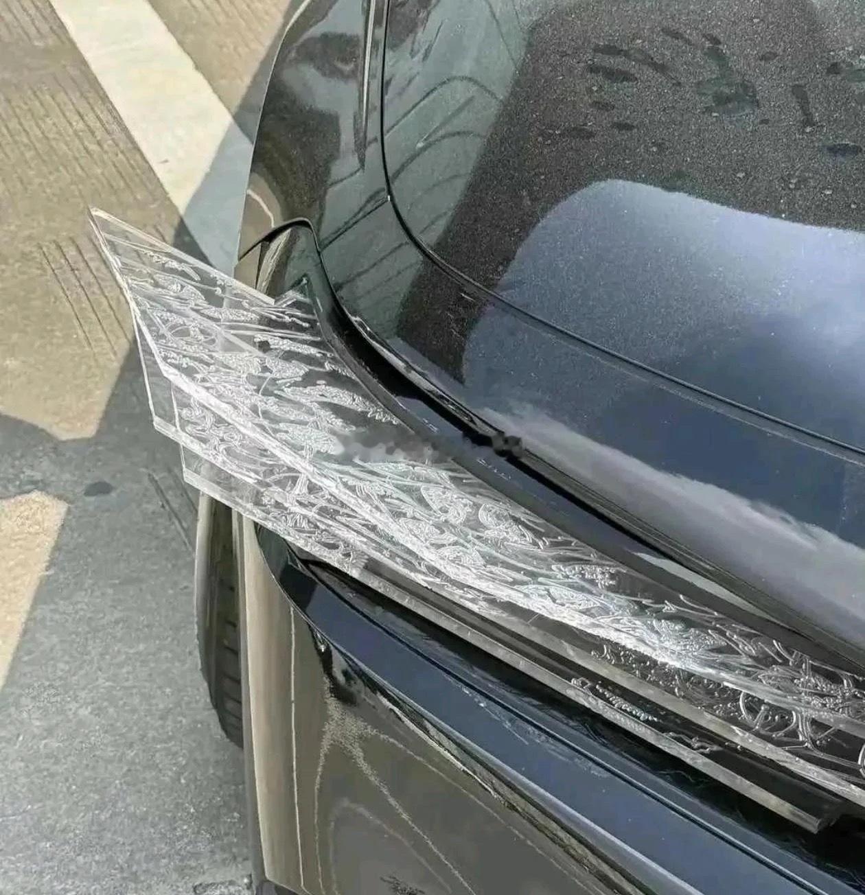 这种车灯高速行驶跟刀片有什么区别，这是怎么上得了路的？ 