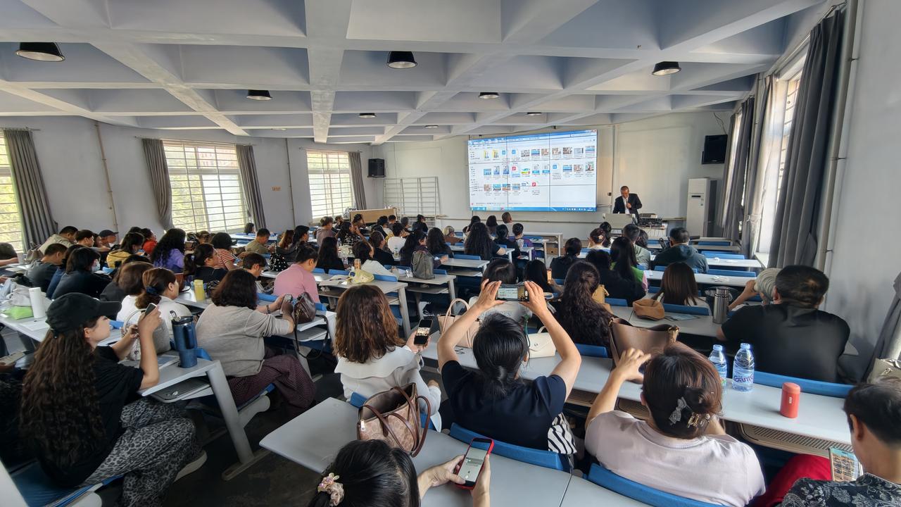 教师区域内公务培训，交通费该谁承担？终于说清楚了
 
近期某地教师夯基培训的相关