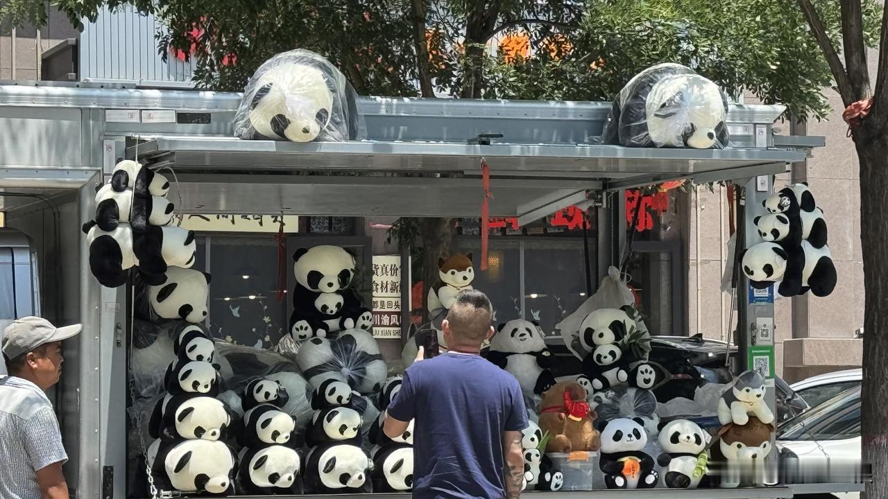 上联：读世间名著，求下联品人间百态
