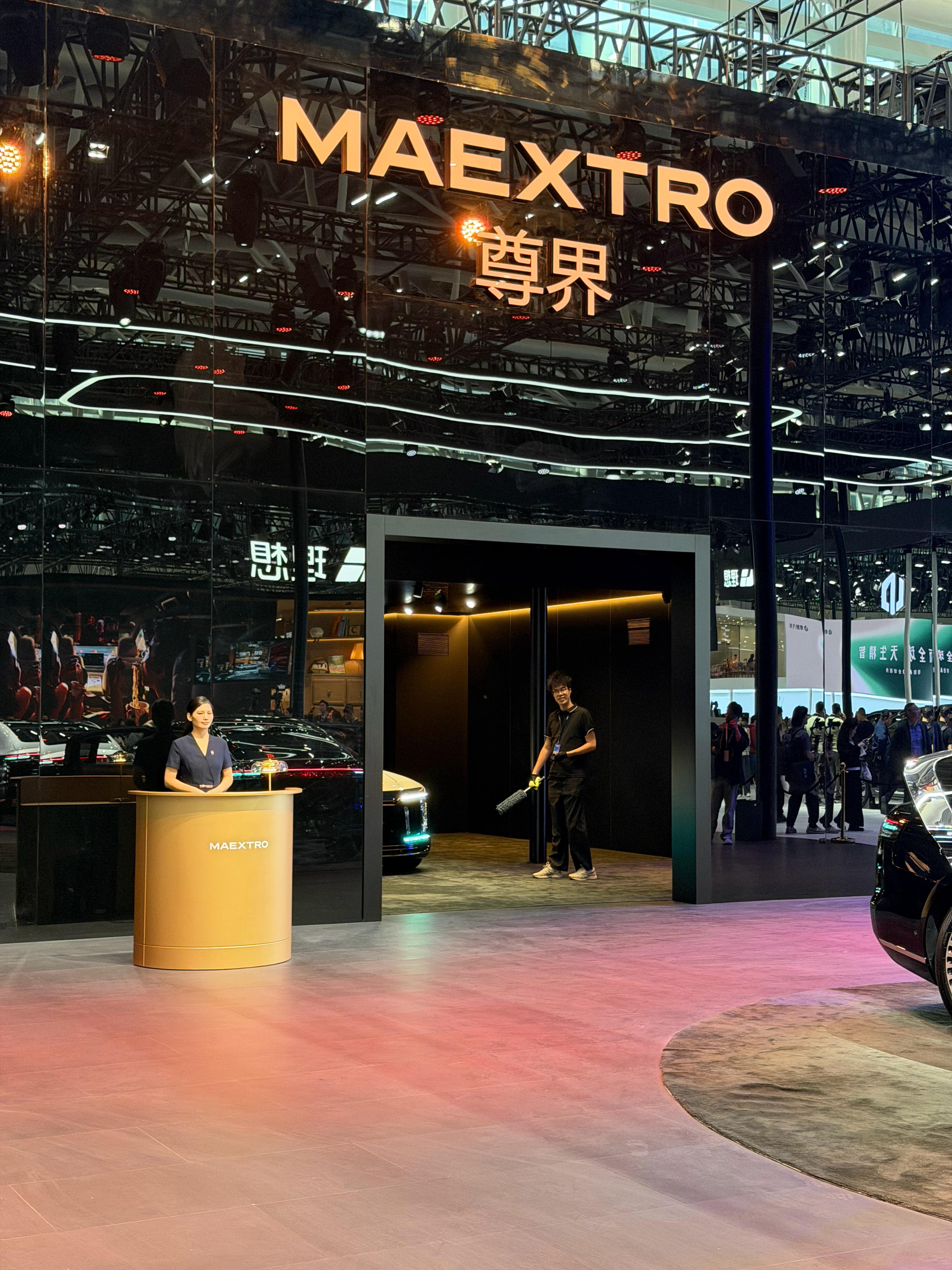 太尊了尊界。这VIP个小黑屋很有感觉