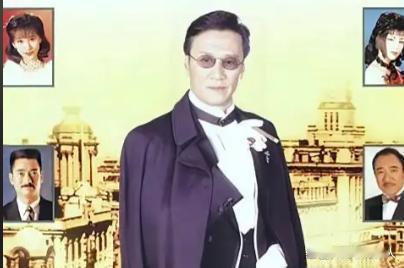 2026年7月20日，谢霆锋发了一条消息：父亲谢贤，走了。享年89岁。
没有花圈