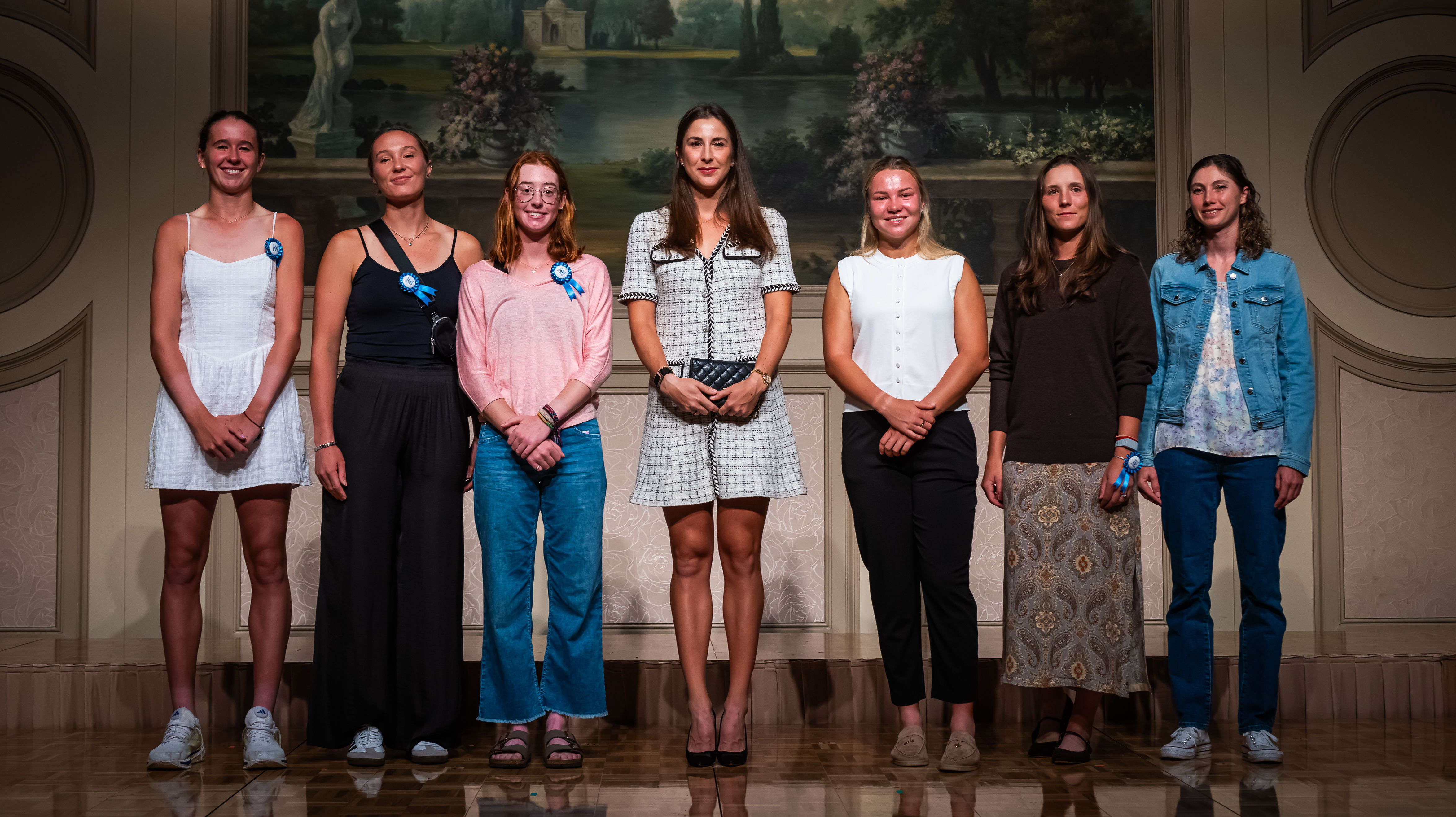 WTA500东京站球员晚宴✨本西奇、施耐德、乔恩特、格拉切娃等球员出席，辛吉斯作