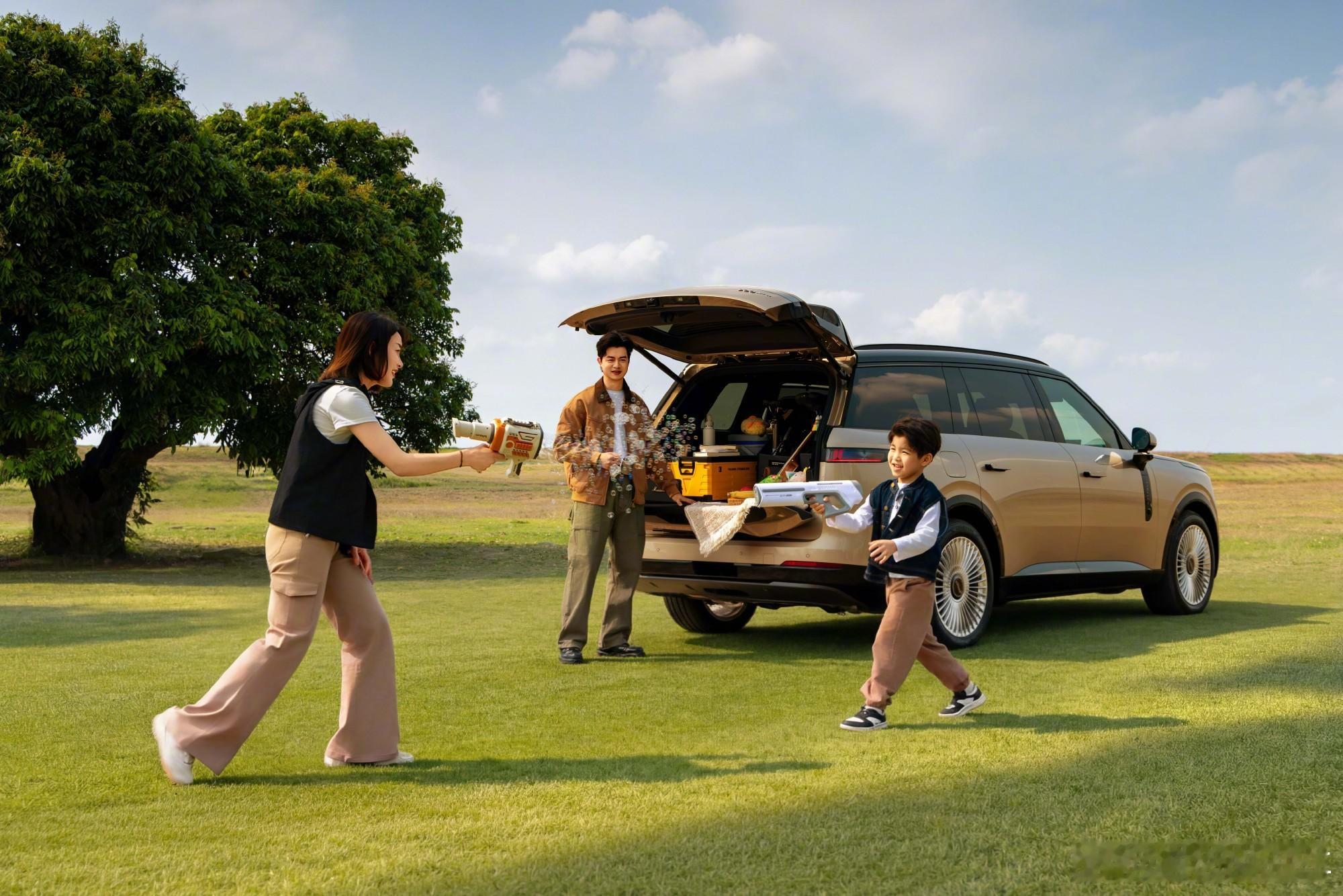 领克900为什么要做这么大的五座 其实这个问题答案挺简单，因为太多用户，根本不需