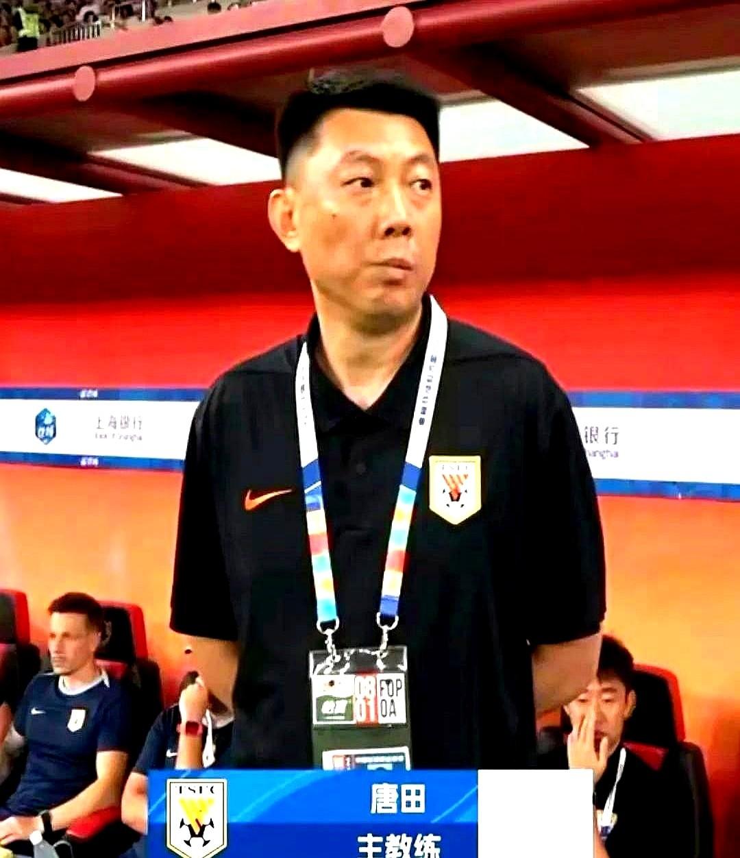 刚上任4天，就把身价最高的外援换下场，这教练胆子真大。
下半场比分咬得死死的，唐