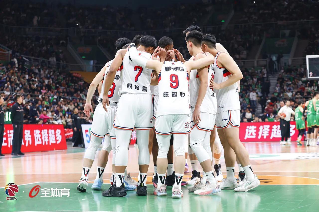 广州龙狮男篮97:104上海男篮，这两点是球队输球的关键

1、首发阵容调整不成