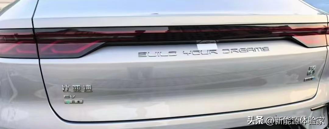 比亚迪王朝+海洋双网下一批新车实锤了！
汉EV闪充版已经露脸，还得是老汉啊，地位