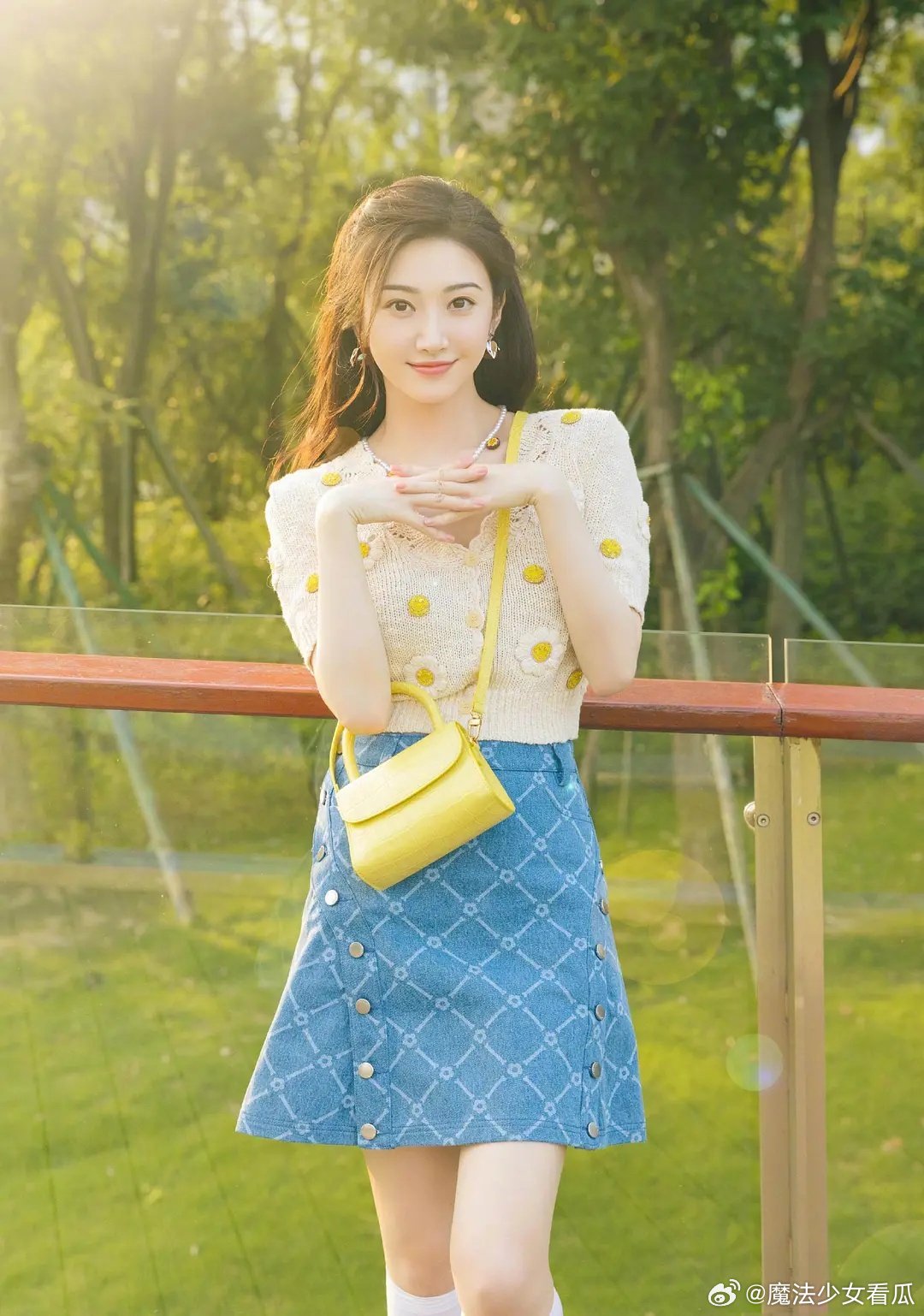 在景甜身上也可以看到红气养人，真的不假 ​​​