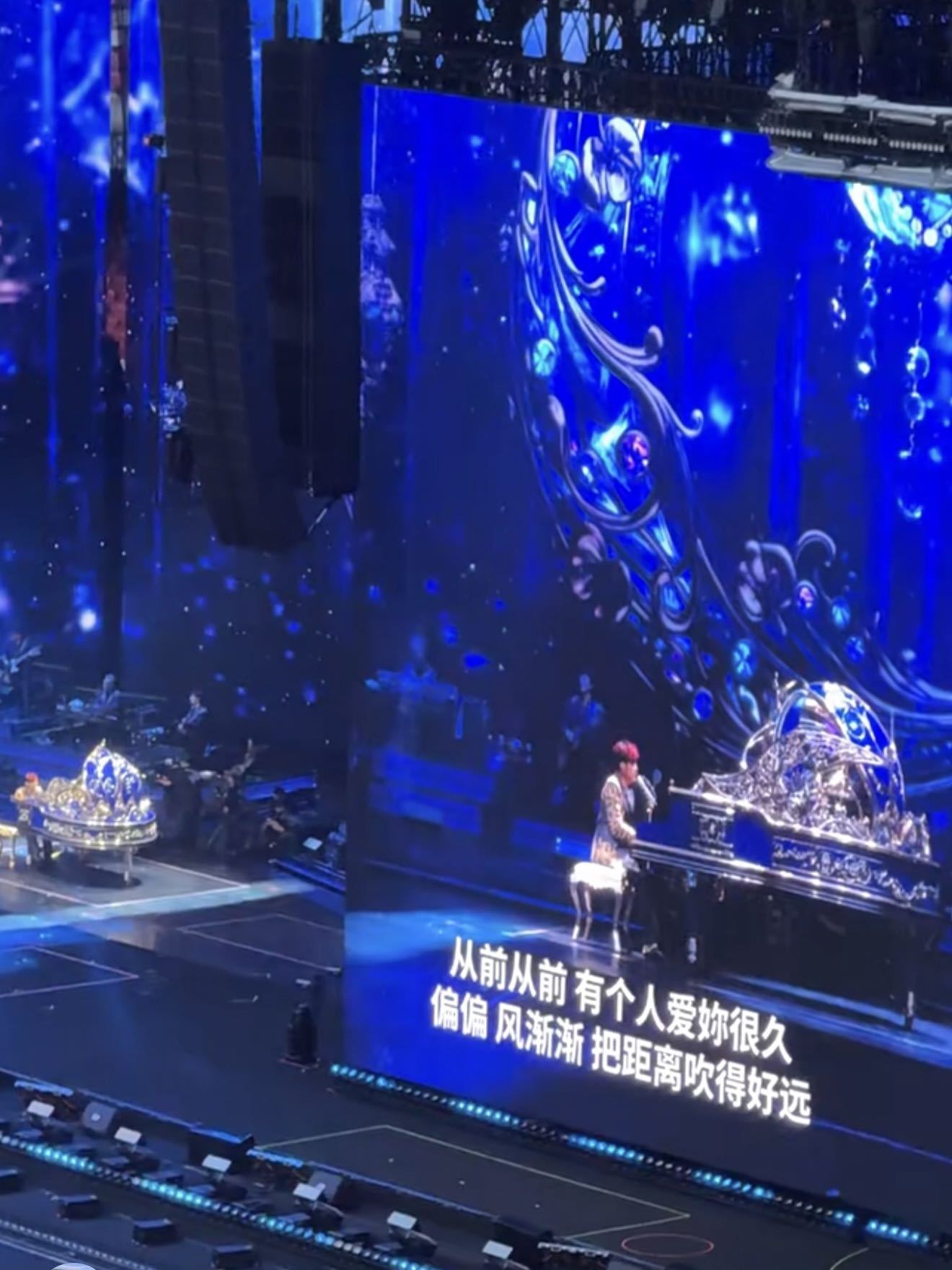 周杰伦鸟巢演唱会大合唱周杰伦鸟巢演唱会晴天大合唱北京演唱会万人大合唱晴天，旋律响