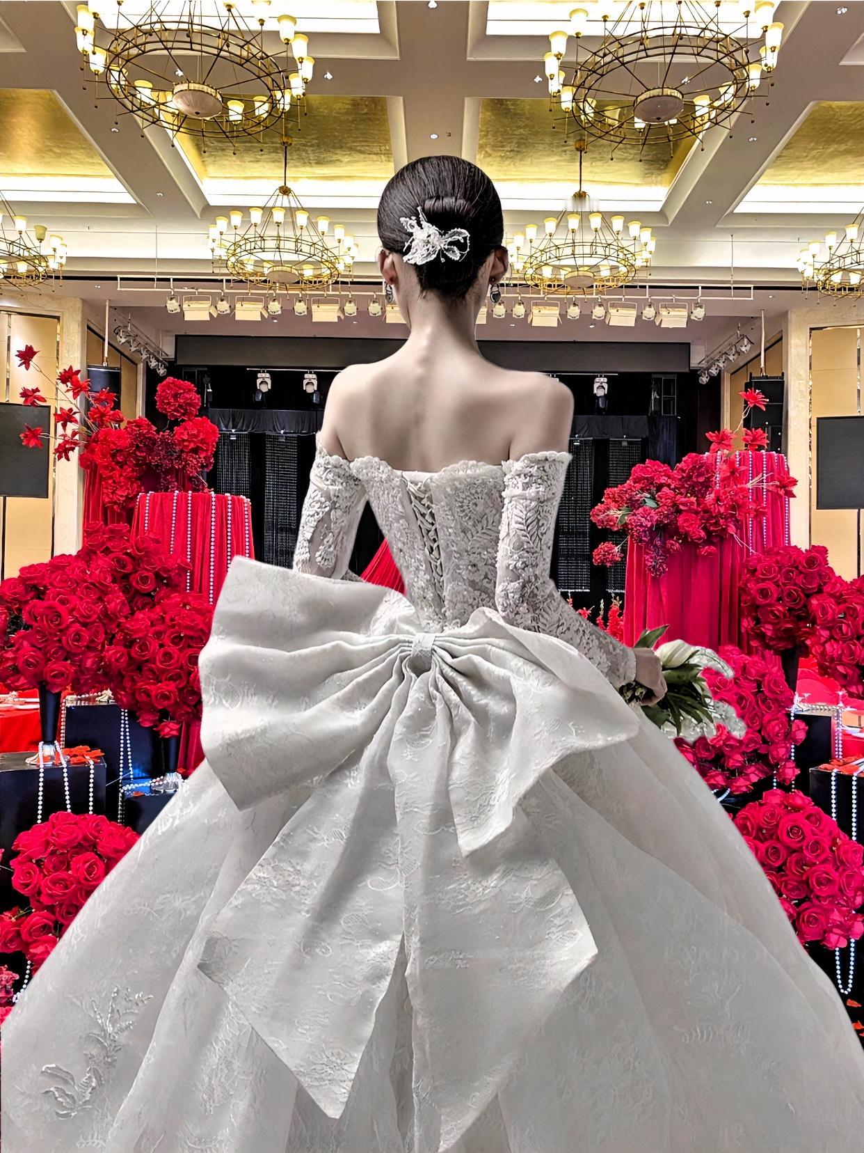 爸妈在婚前给我定了九条规矩，说这才是给我的“压箱底”的宝贝。​‎͏ 

婚期前