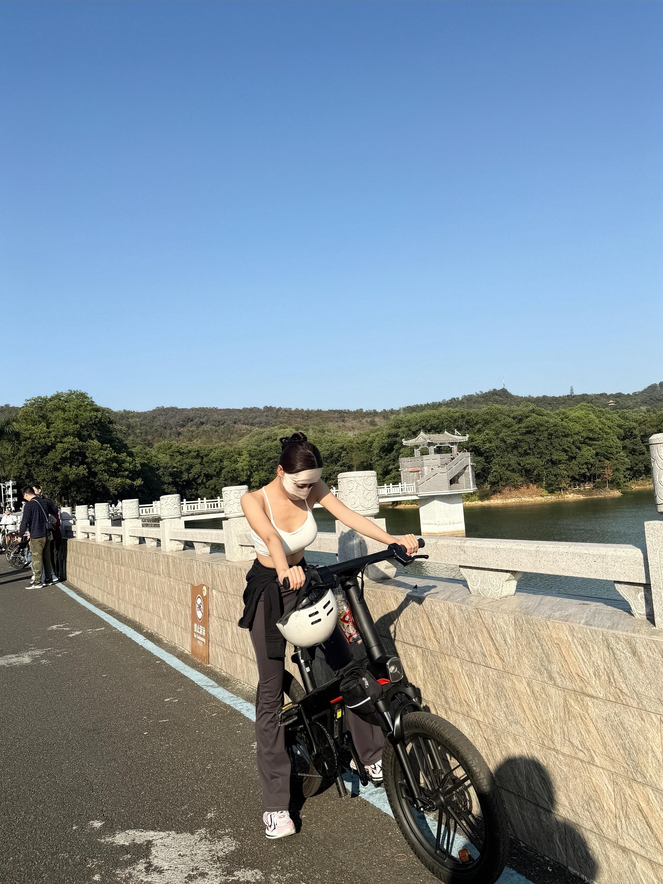 环湖骑行18km🚴🏻‍♀️ 乐在骑中