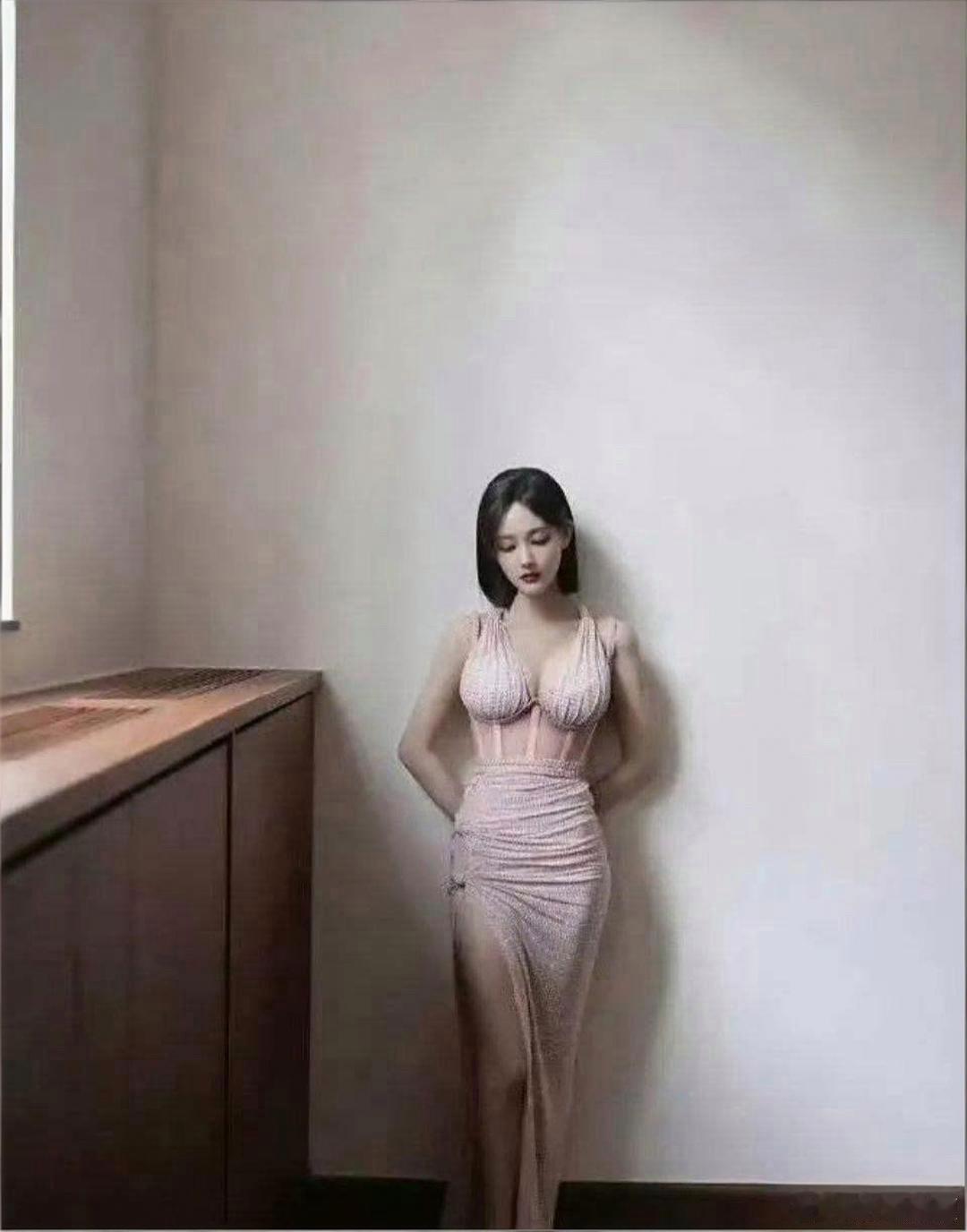 李一桐，真是让人不敢相信的身材！ 