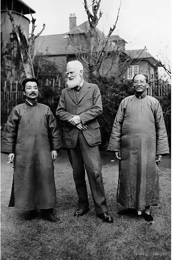 王铎：鲁迅与蔡元培，会见英国作家萧伯纳。鲁迅说，萧伯纳说话很幽默，很有趣。