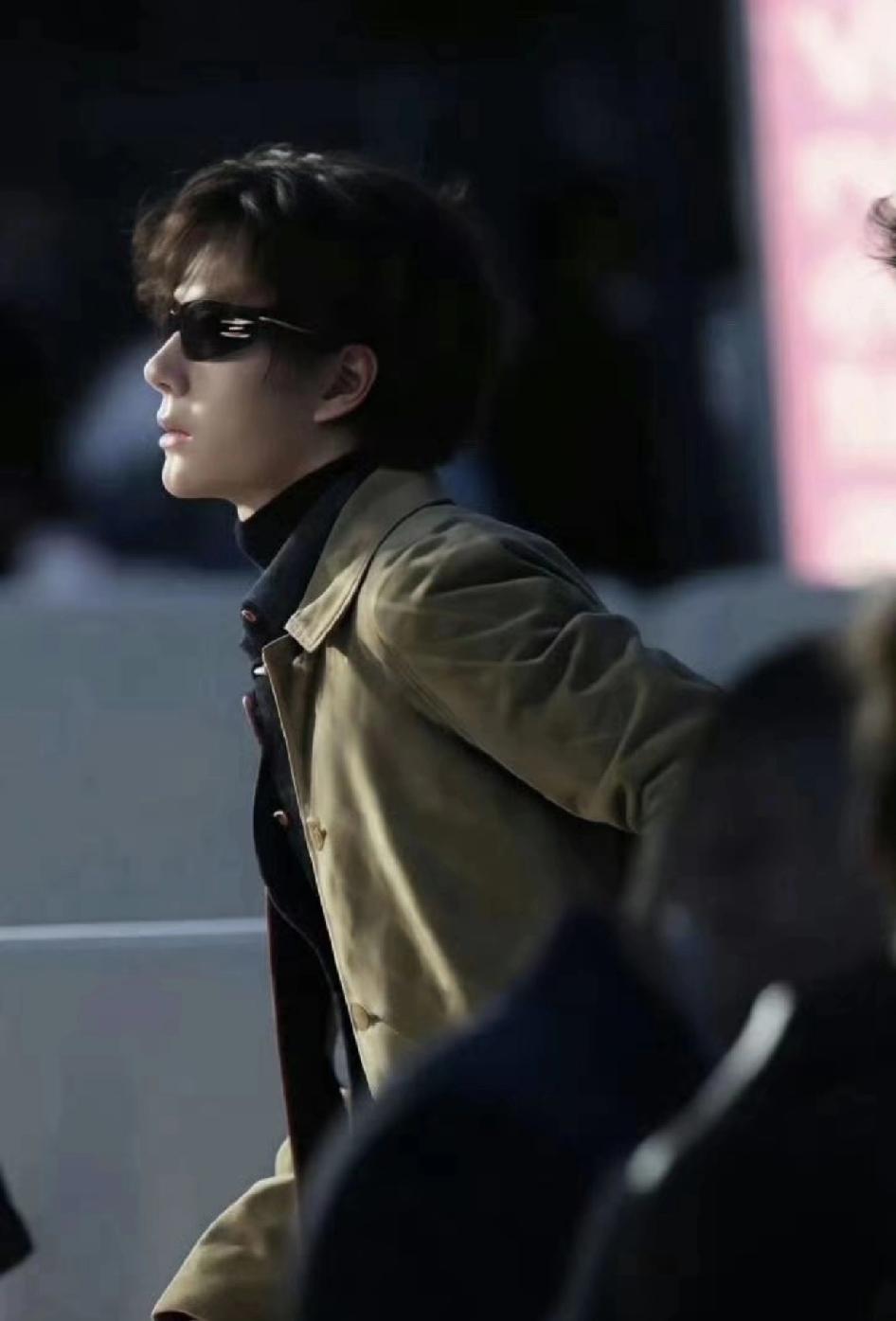 时尚的神！香家贵公子[奋斗][奋斗]
所有品牌给王一博的都是最顶级的排面，就问还