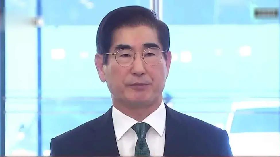 前防长出狱又获刑，韩国这场戒严闹剧还没完
6月19号，首尔中央地方法院又判了他一