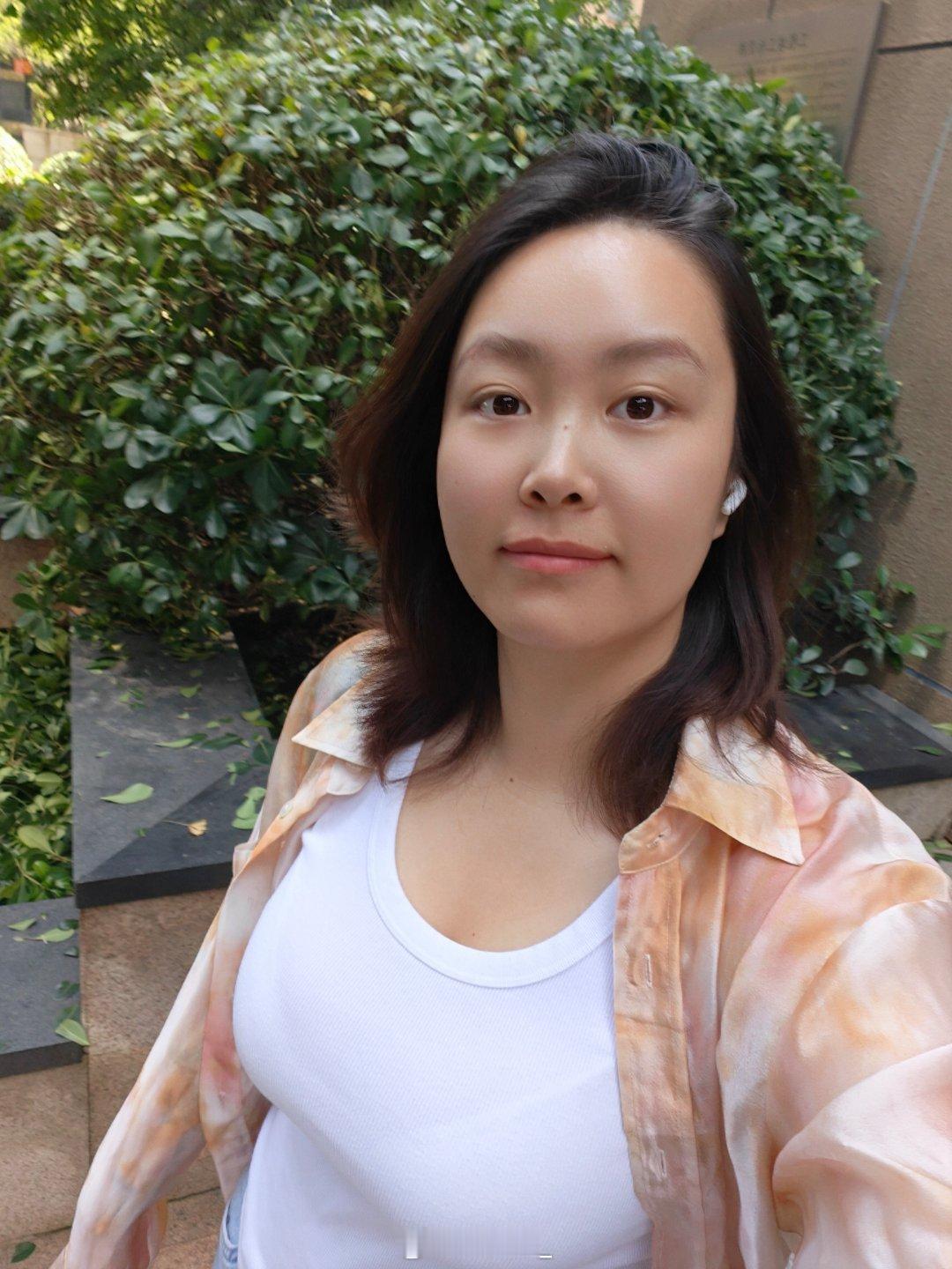 叫全名是一件很微妙的事我的名字就2个字：周歌然后也没啥小名能喊…只能喊全名现在多