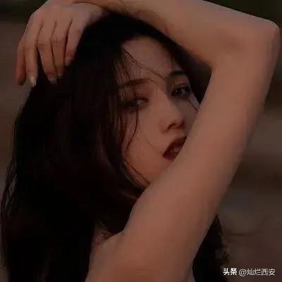 从小，
母亲都告诉我：
勤是发财树，
俭是聚宝盆。
既要有能力赚钱，
也要学会存