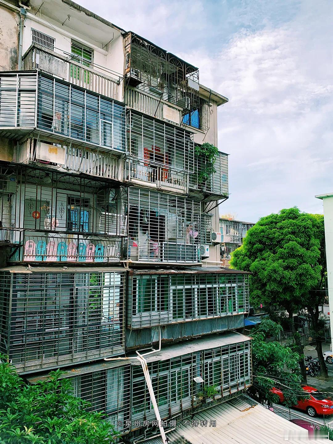 #投超7亿福建一古城这些老旧片区将爆改#据了解，红梅新村危旧房屋改造更新项目计划