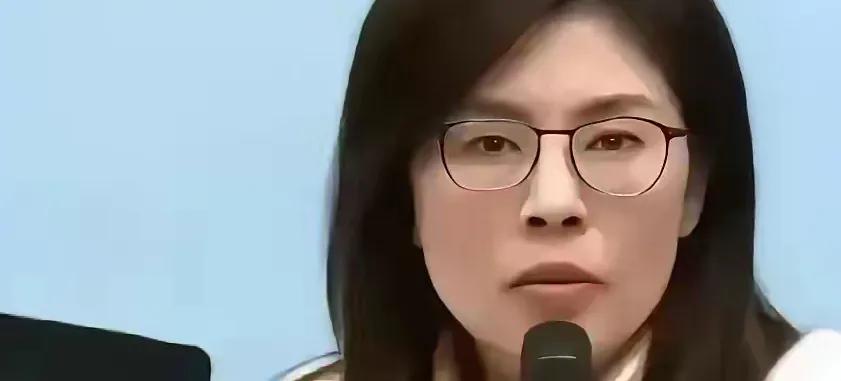 万万没想到，台湾省时事评论员郑丽文竟然抛出了这么犀利的问题！她表示，“如果有一天