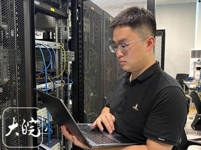 攀登科创高峰 奏响青春华章｜刘国庆：“95后”测试工程师逐梦“量子天地”
 
作