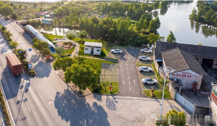 玉环高铁来了乡村变了样温玉铁路通车，高铁驶入玉环。便捷交通打通发展脉络，带动沿线