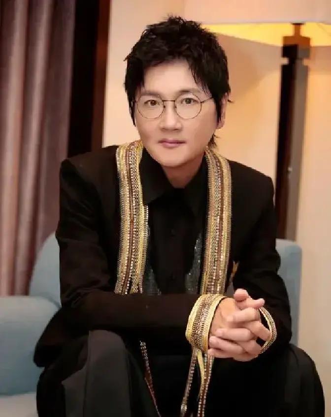 前两天，孙楠带着家人简单吃顿饭，却被路人拍下照片一传开，瞬间刷屏了。照片里，他整