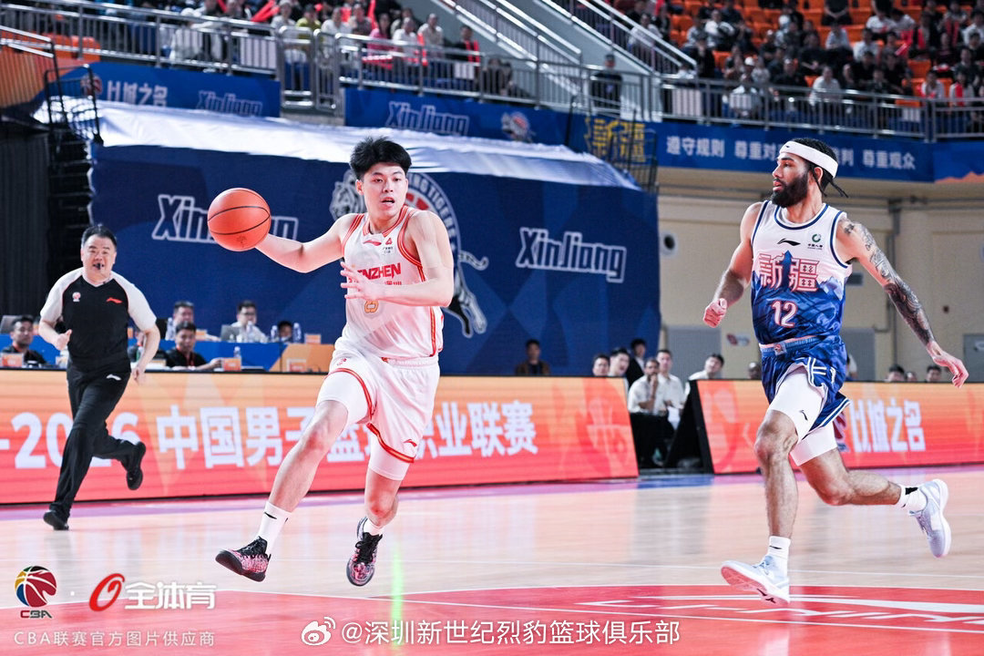 深圳男篮战胜新疆男篮 102:97力克新疆，豪取十连胜，同时成功追平队史最长连胜