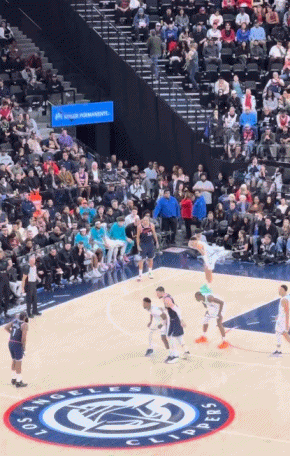 NBA尴尬时刻：快船117:109力克黄蜂！登哥突破精彩背传穿过两人助攻外线无人