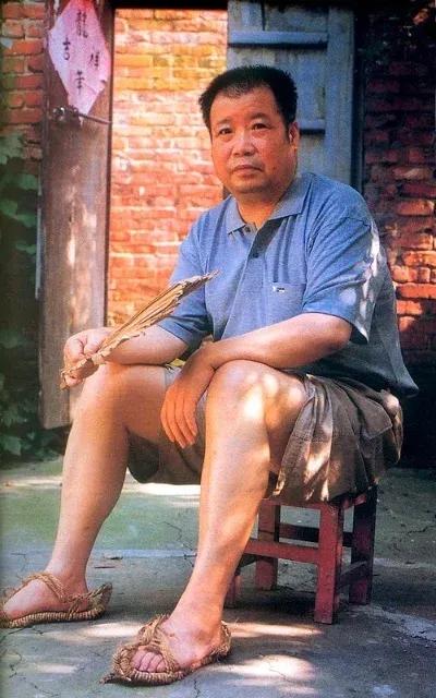 2004年，作家二月河向上面建议，取消农业税，减轻农民负担。

隔了一年后，上面