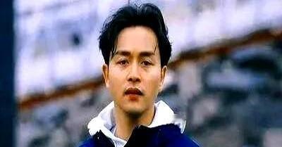 “我终于可以舒服睡一觉啦。”
电话那头，张国荣的声音透着前所未有的平静，像一缕烟