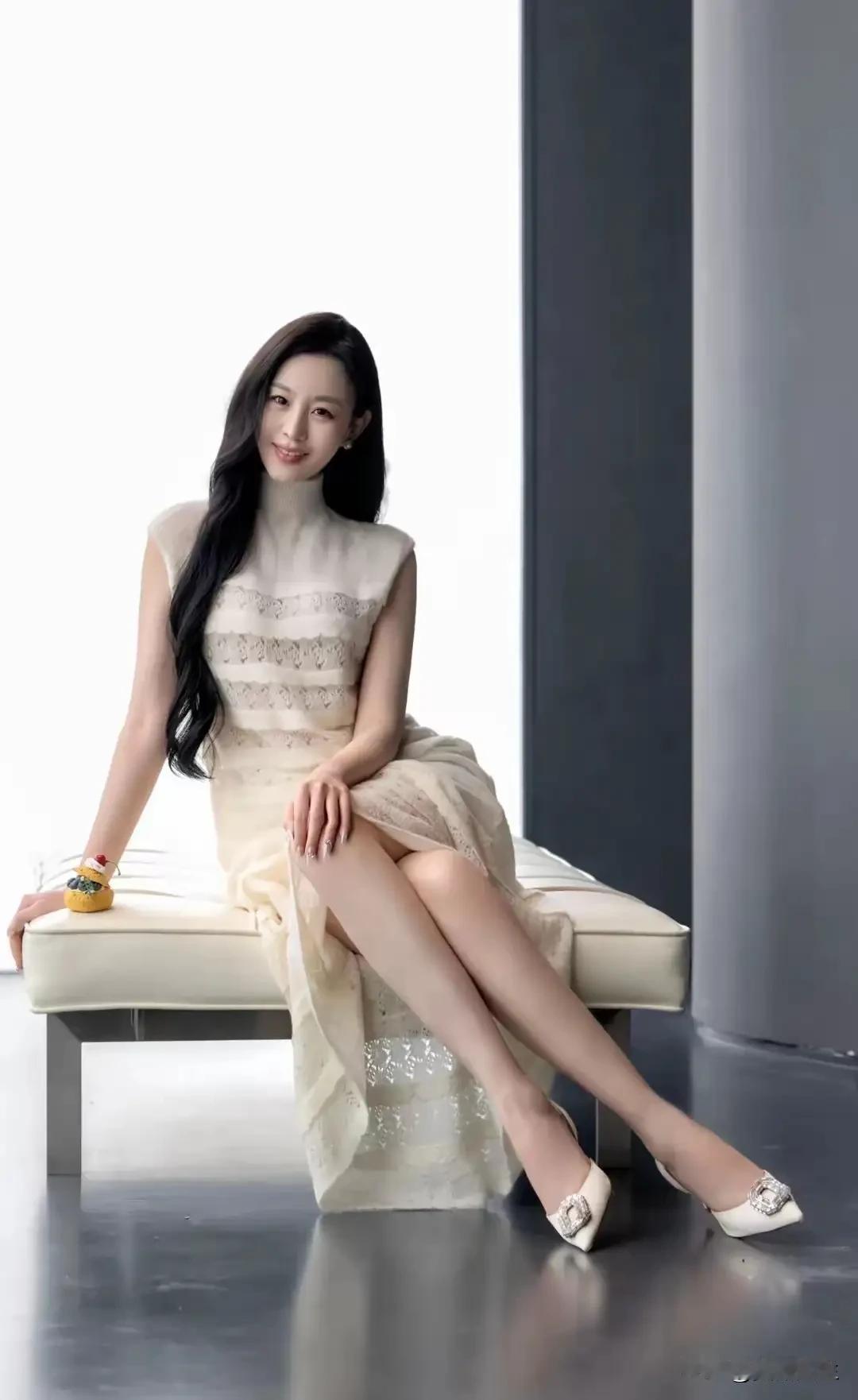 欣赏荷花🪷🍃
          听雨落🌨️
感受宁静的美