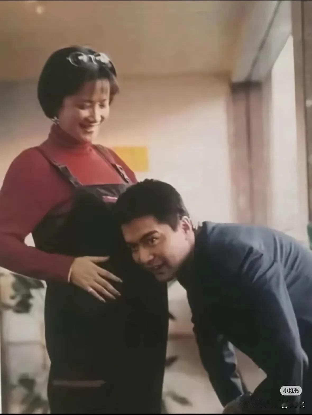 61岁何晴，两段掏心掏肺的爱恋，终究没抵过岁月磋磨，余生独自潇洒！

她这辈子，