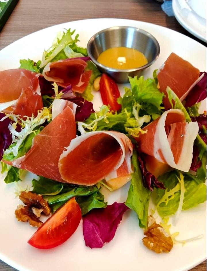 14场不胜，5平9负，这个魔咒终于破了。
 
点球破门，新来的租借小将头球再下一