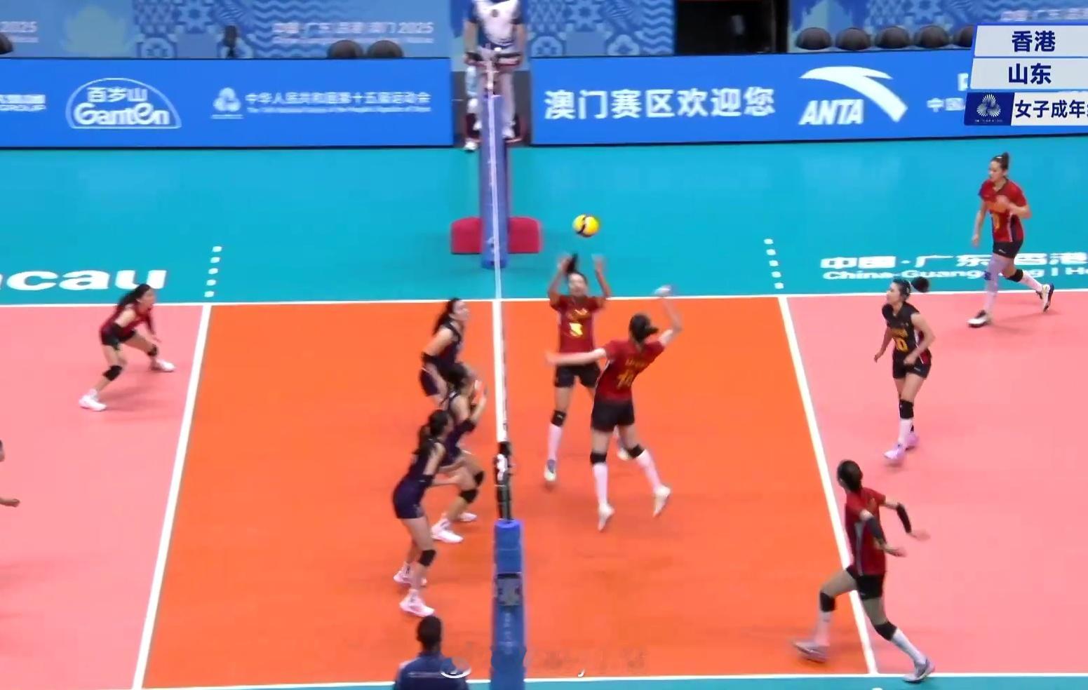 女排小组赛B组，山东女排3比0香港女排（25-12 25-13 25-15），山