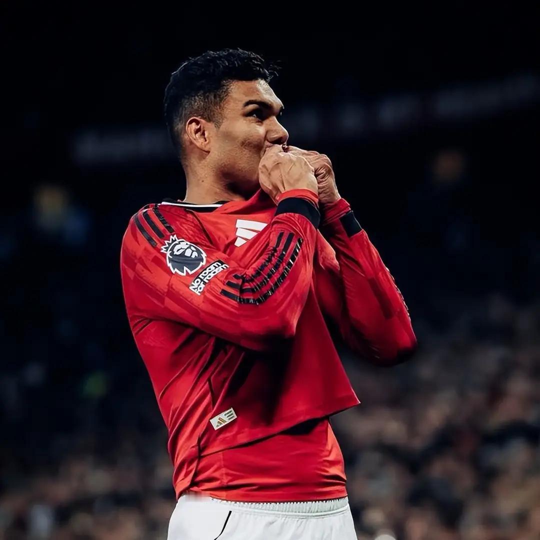 【英超34轮，曼联主场2-1布伦特福德，坐稳第三，卡塞米罗持续火热】利物浦取胜了