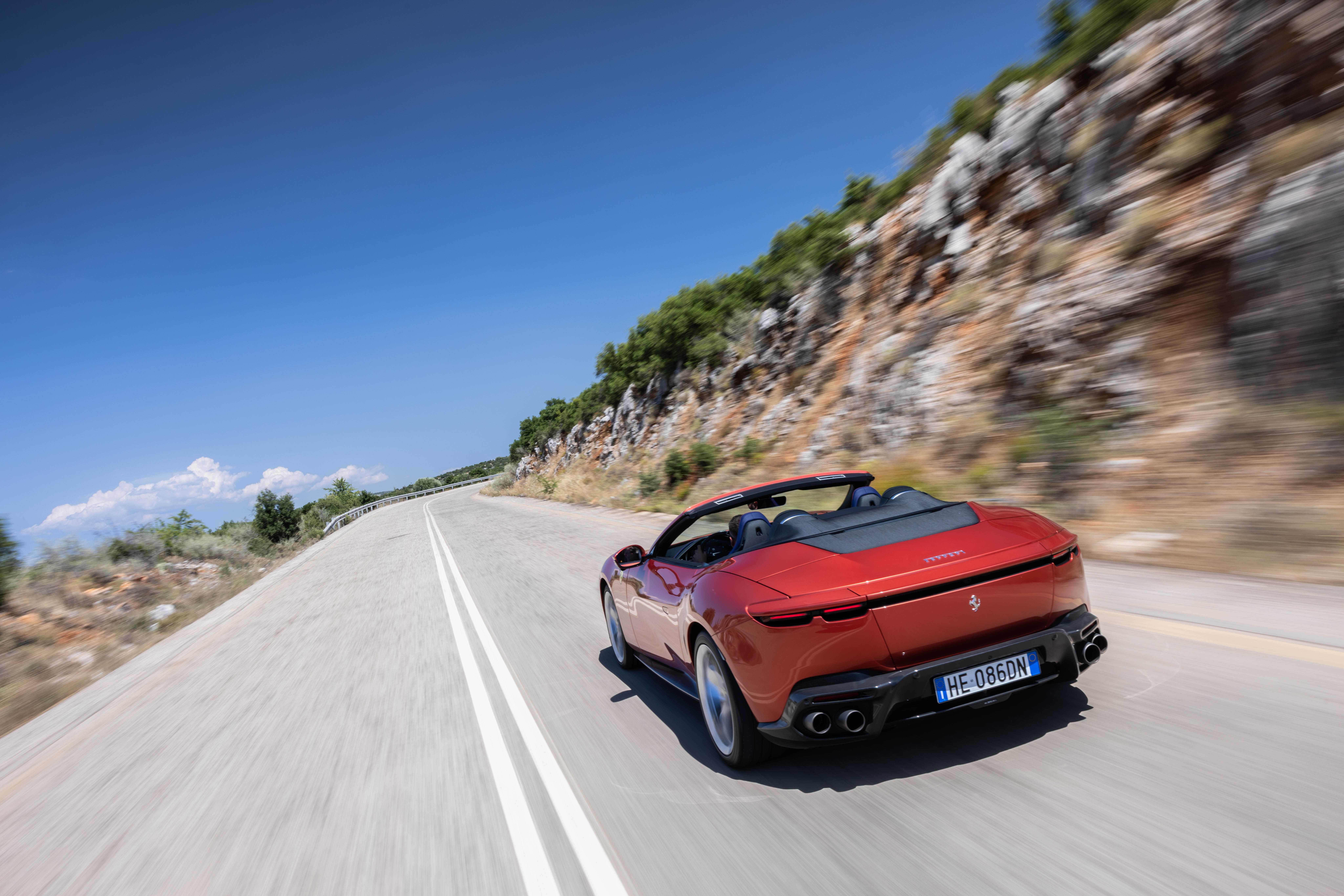 Ferrari Amalfi Spider搭载 3.9T V8 双涡轮增压发动机