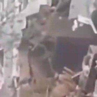 【#吉林一小区发生爆炸楼体被炸出大洞#】嘛叶，这栋楼业主可怎么办呢？出现这么大的